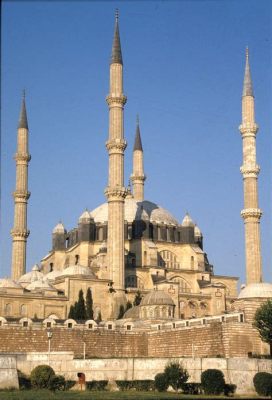 La Moschea di Selim II: Un Sogno di Pietra e Luce!